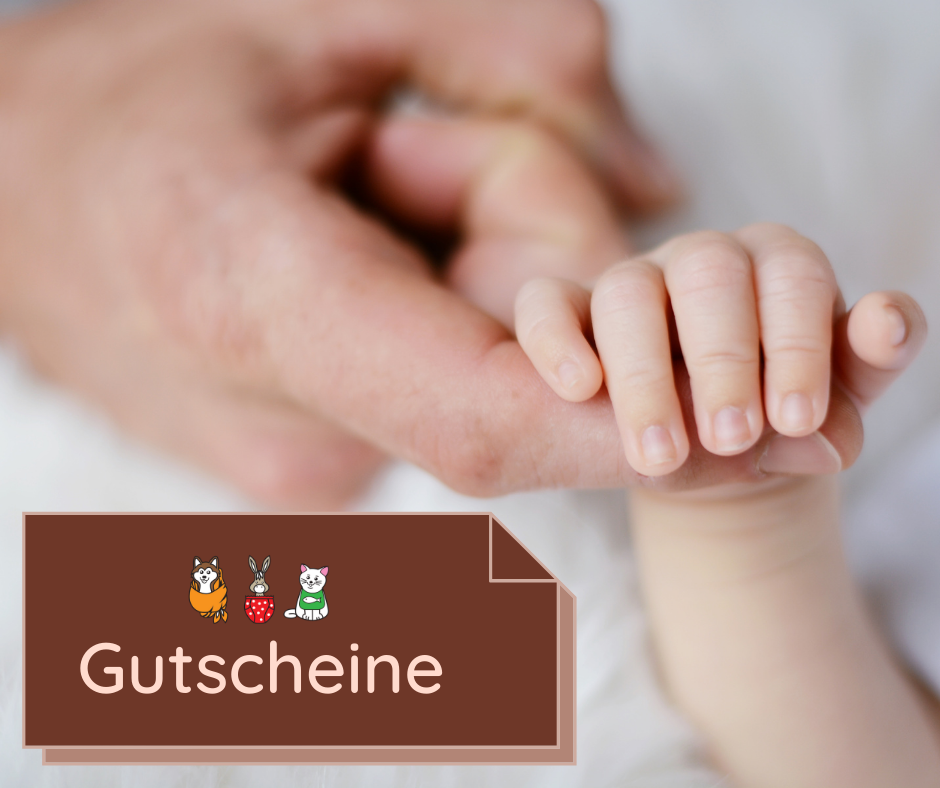 Baby h&auml;lt Mamas Hand